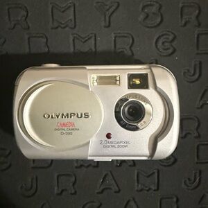 Olympus CAMEDIA D-390 2.0MP Digital Camera - Silver